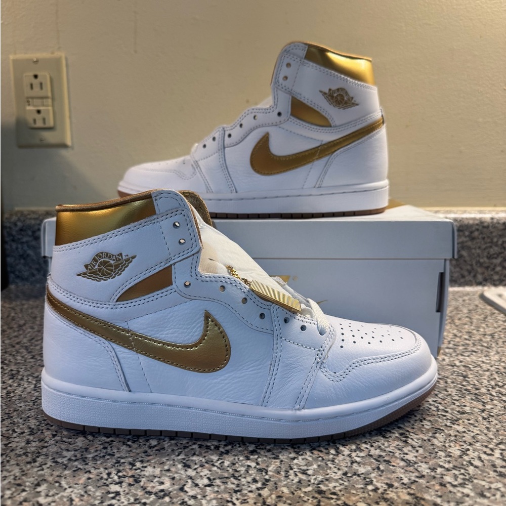 Air Jordan 1 High OG Metallic Gold Medal White FD2596-107 Women’s size 7.5 NEW